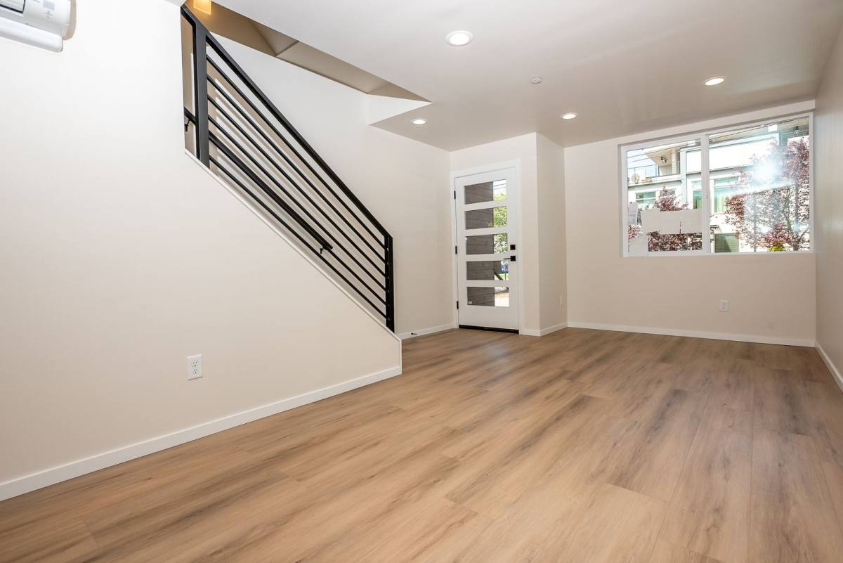 Townhouse for rent at 1567 NW 63rd St, Seattle, WA 98107