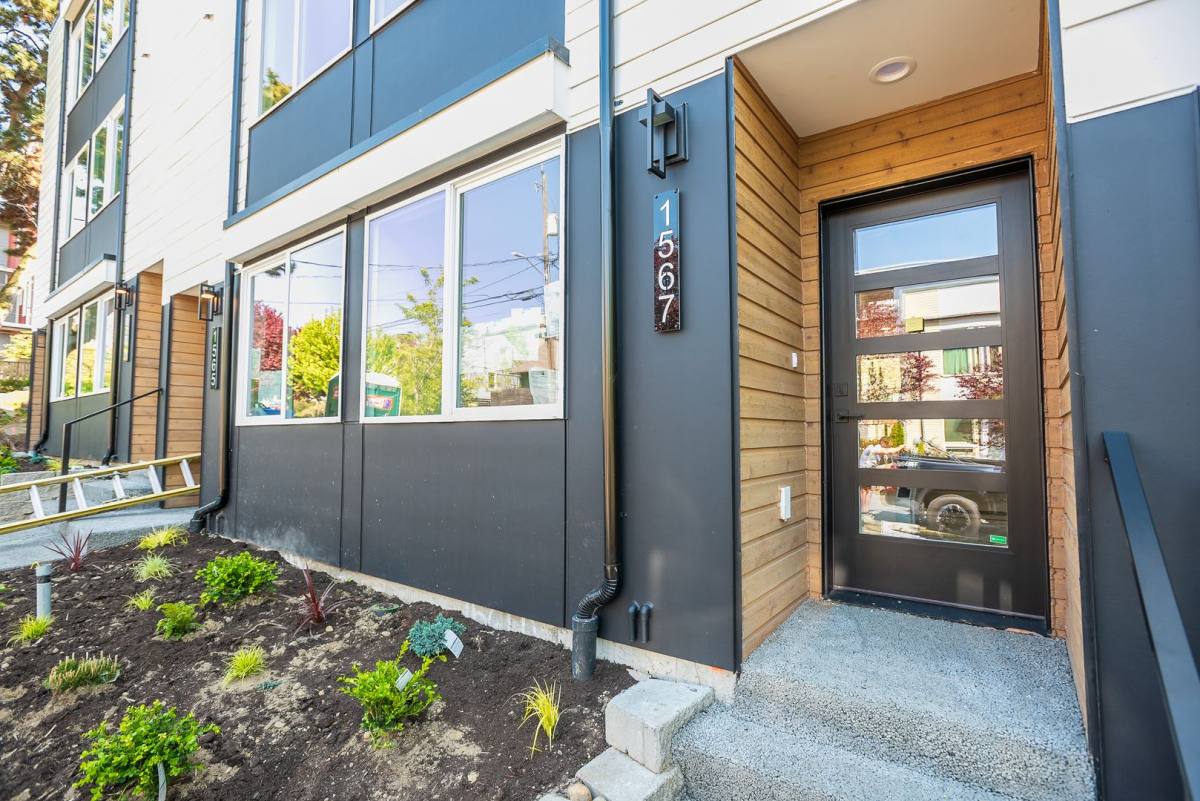 Townhouse for rent at 1567 NW 63rd St, Seattle, WA 98107