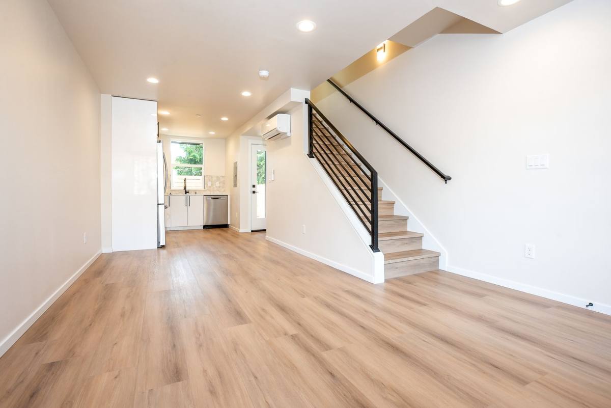 Townhouse for rent at 1567 NW 63rd St, Seattle, WA 98107