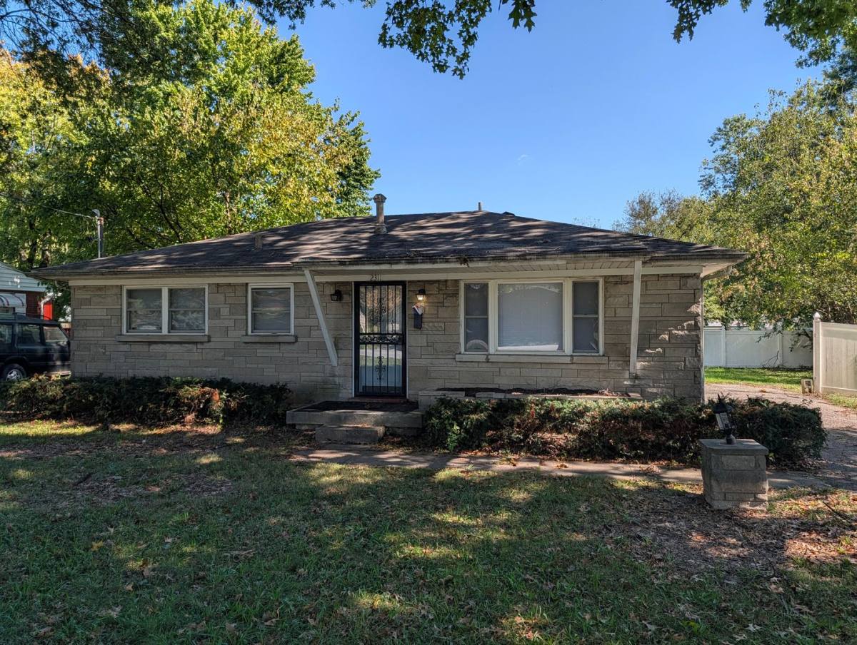 House for rent at 2311 Plantation Dr, Louisville, KY 40216