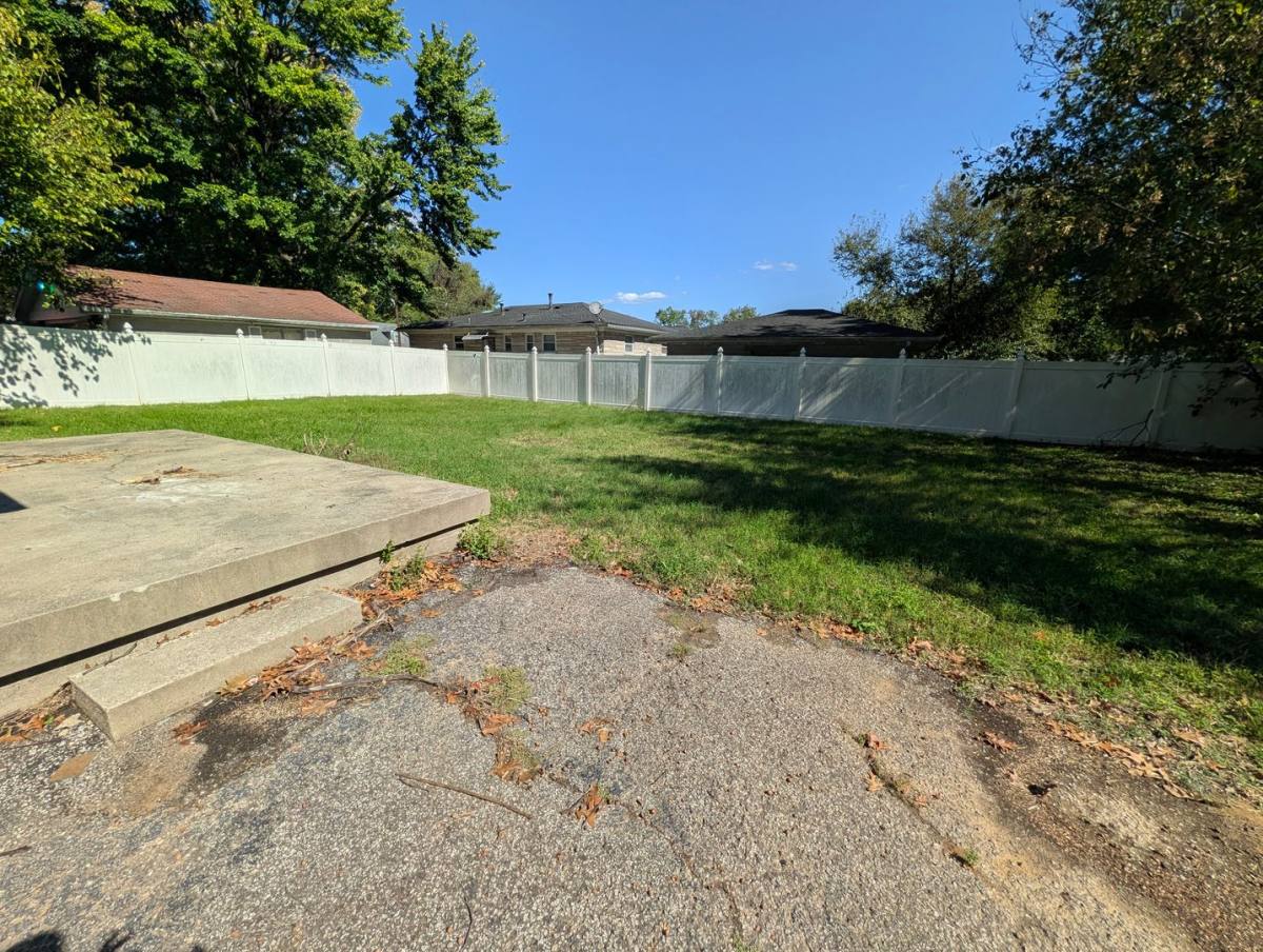 House for rent at 2311 Plantation Dr, Louisville, KY 40216