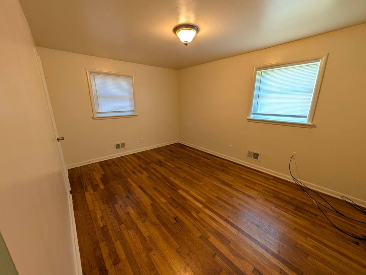 House for rent at 2311 Plantation Dr, Louisville, KY 40216