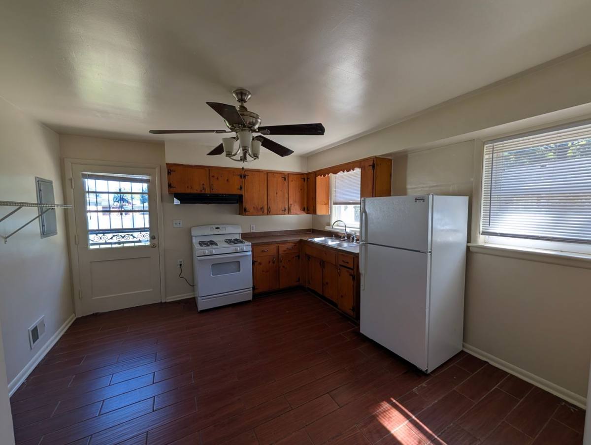 House for rent at 2311 Plantation Dr, Louisville, KY 40216