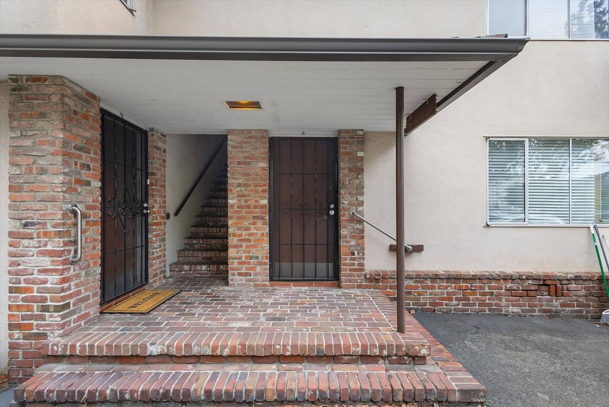 Apartment for rent at 2145 Santa Clara Ave, Alameda, CA 94501