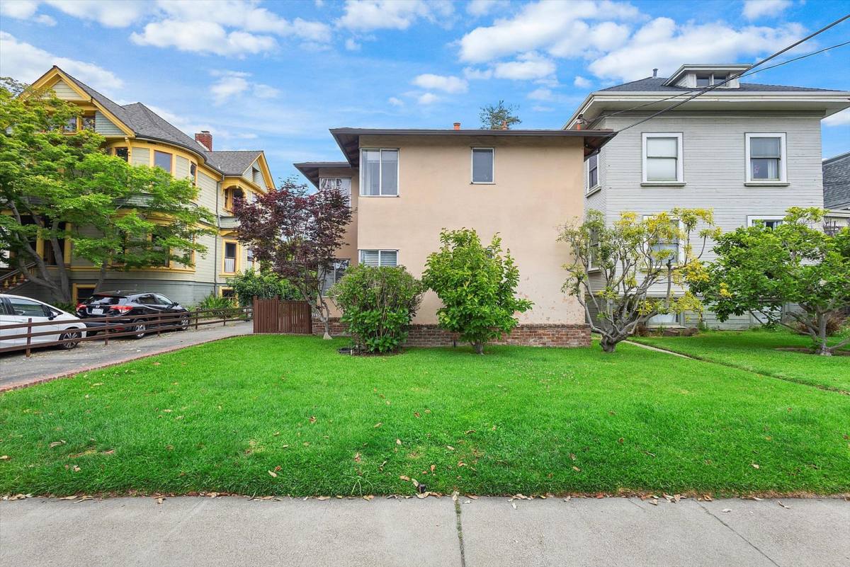 Apartment for rent at 2145 Santa Clara Ave, Alameda, CA 94501