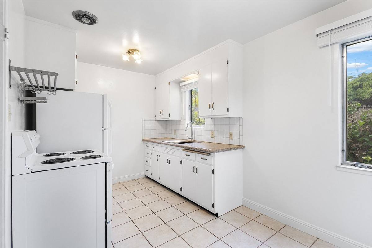 Apartment for rent at 2145 Santa Clara Ave, Alameda, CA 94501