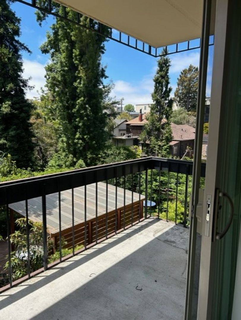Condo for rent at 551 Jean St, Oakland, CA 94610