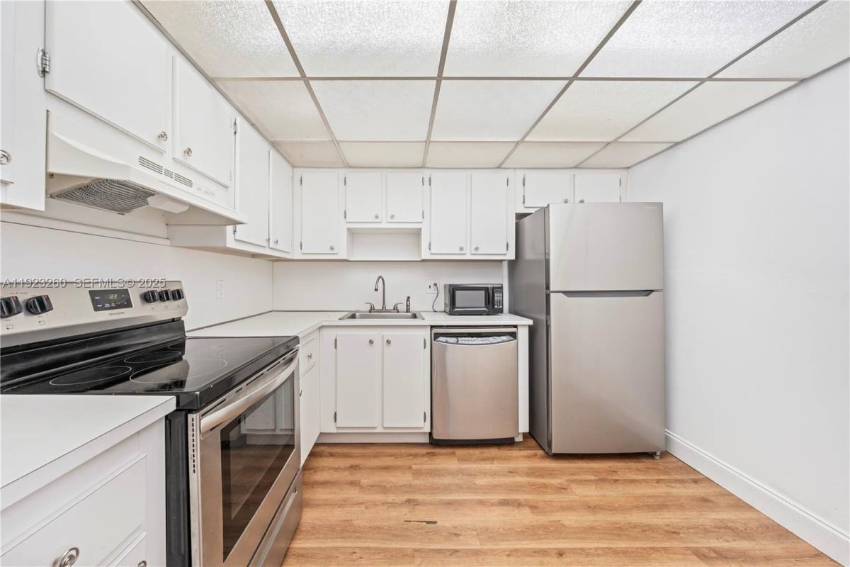 Apartment for rent at 1300 NE Miami Gardens Dr #1300512E, Miami, FL 33179