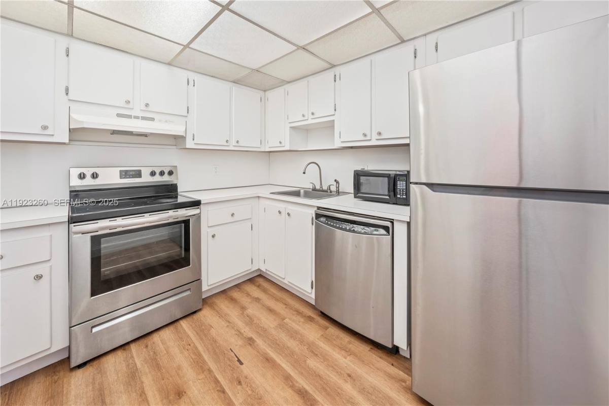 Apartment for rent at 1300 NE Miami Gardens Dr #1300512E, Miami, FL 33179
