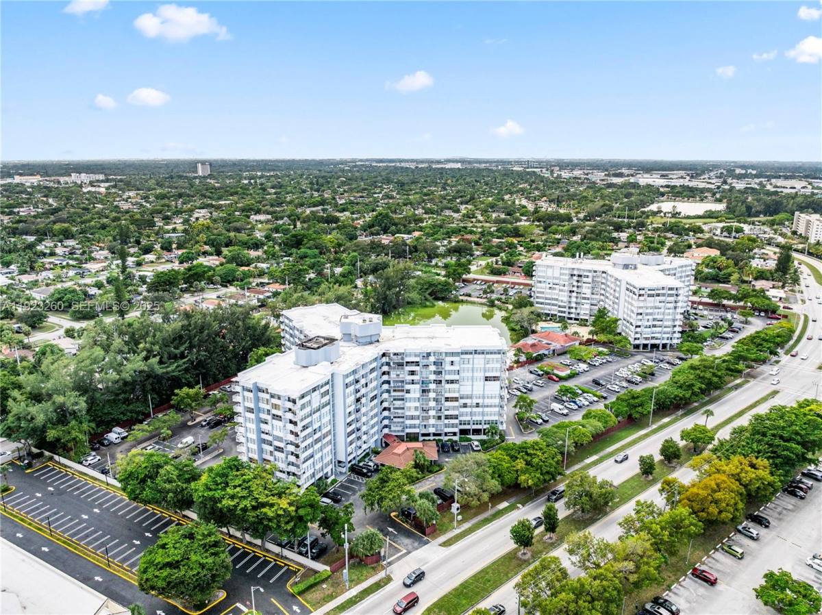 Apartment for rent at 1300 NE Miami Gardens Dr #1300512E, Miami, FL 33179