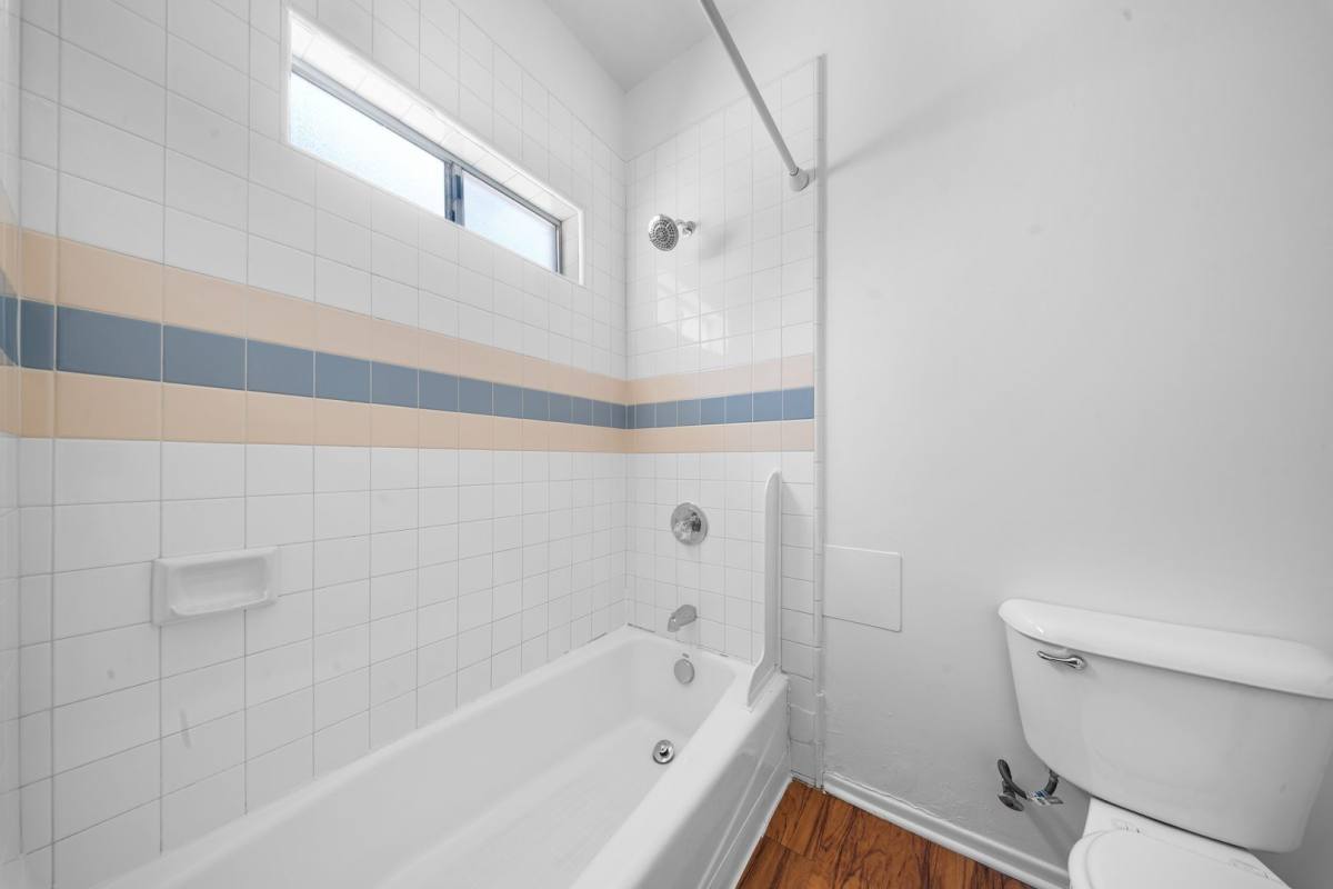 Apartment for rent at 1121 E 3rd St, Long Beach, CA 90802