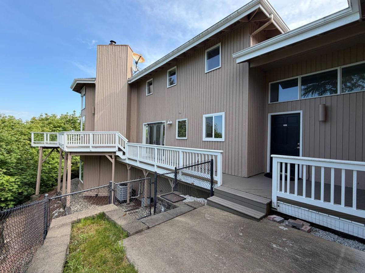 House for rent at 28811 Sound View Dr S, Seattle, WA 98198