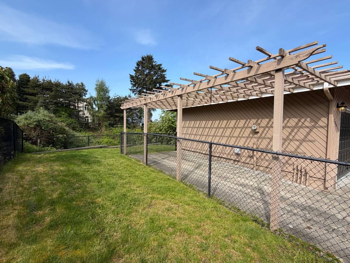 House for rent at 28811 Sound View Dr S, Seattle, WA 98198