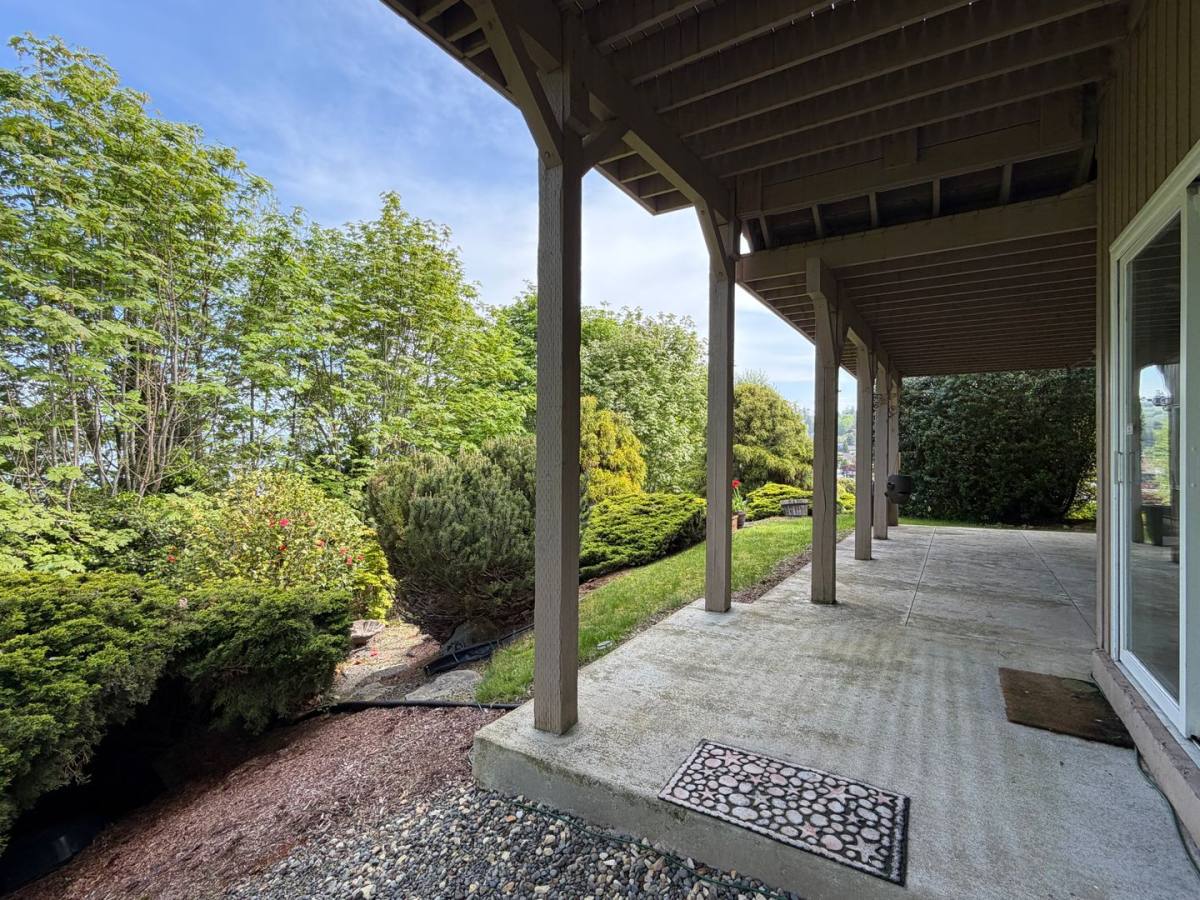 House for rent at 28811 Sound View Dr S, Seattle, WA 98198