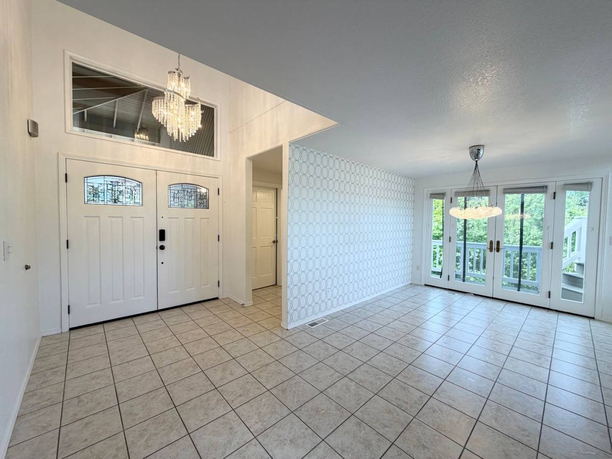 House for rent at 28811 Sound View Dr S, Seattle, WA 98198