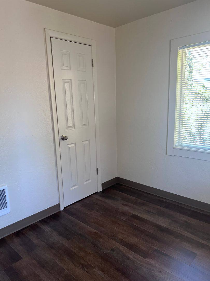 Apartment for rent at 4611 State St, Salem, OR 97301