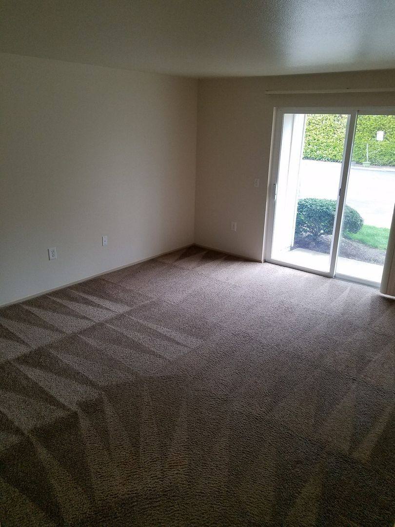 Apartment for rent at 180 Sandy Dr N, Salem, OR 97303