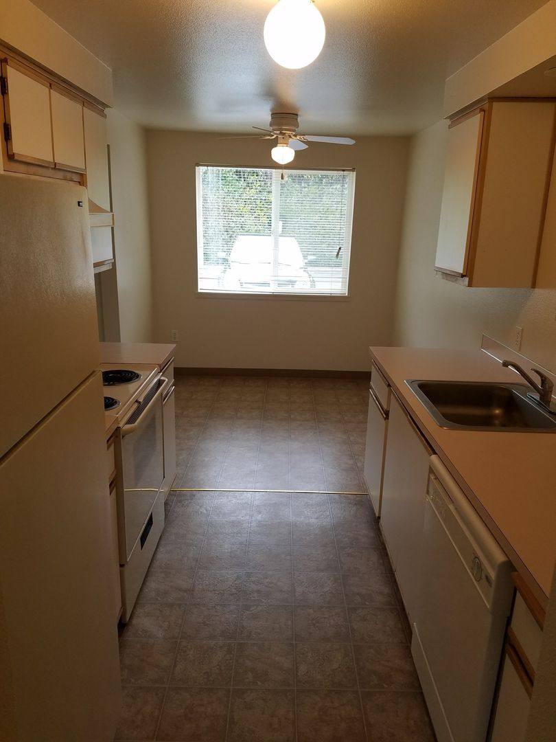 Apartment for rent at 180 Sandy Dr N, Salem, OR 97303