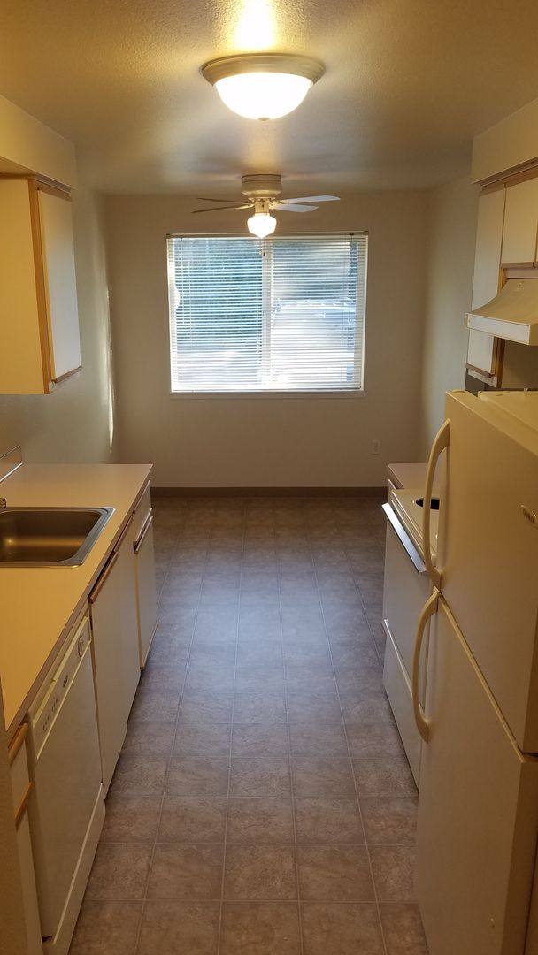 Apartment for rent at 180 Sandy Dr N, Salem, OR 97303