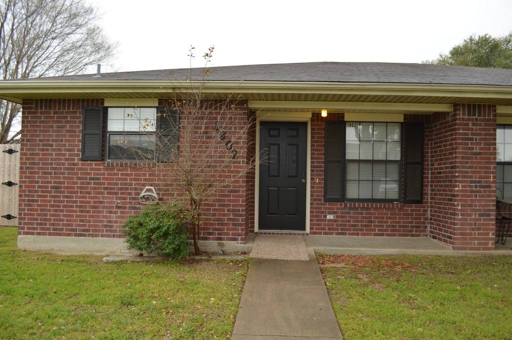 Apartment for rent at 1902 Holleman Dr W, College Station, TX 77840