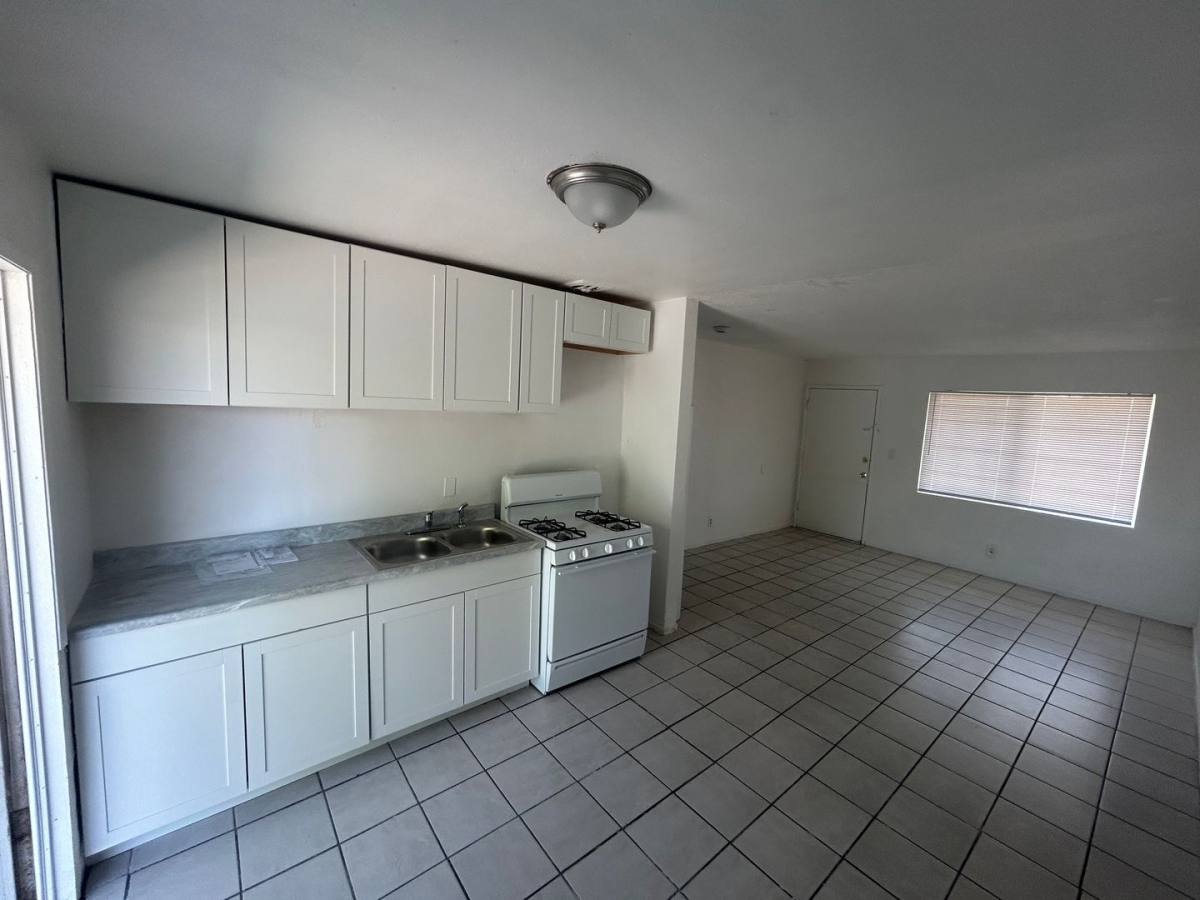 Apartment for rent at 1012 Rodgers Rd, Hanford, CA 93230