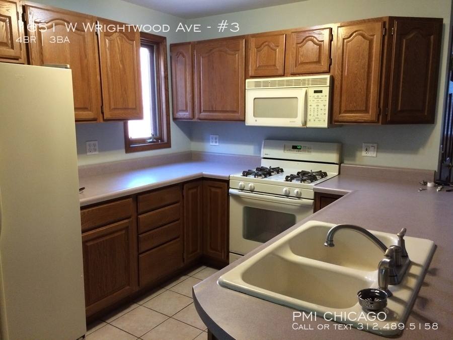 Apartment for rent at 1651 W Wrightwood Ave #3, Chicago, IL 60614