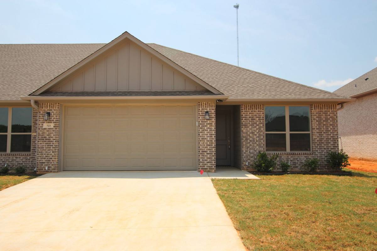 Townhouse for rent at 715 Freedom Way, Bullard, TX 75757