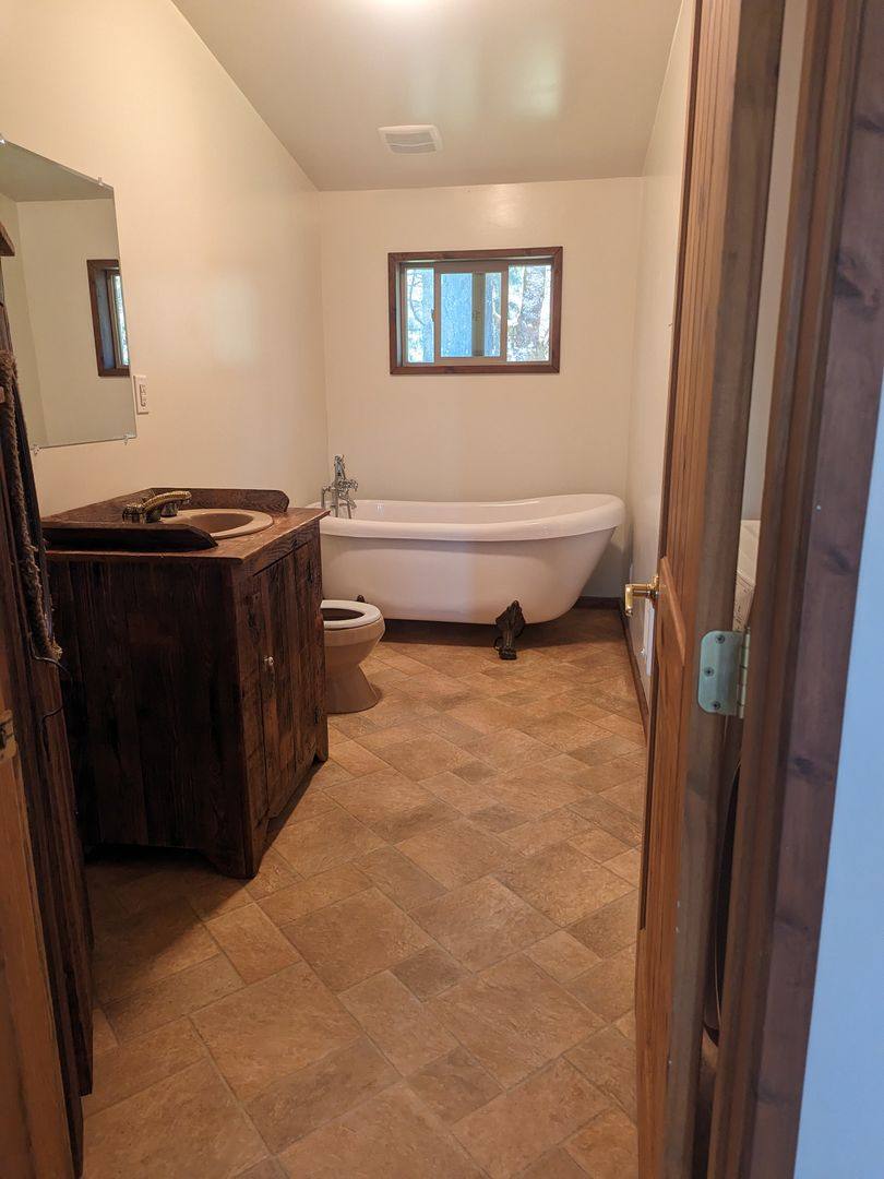 House for rent at 710 Wolf Valley Dr, Umpqua, OR 97486