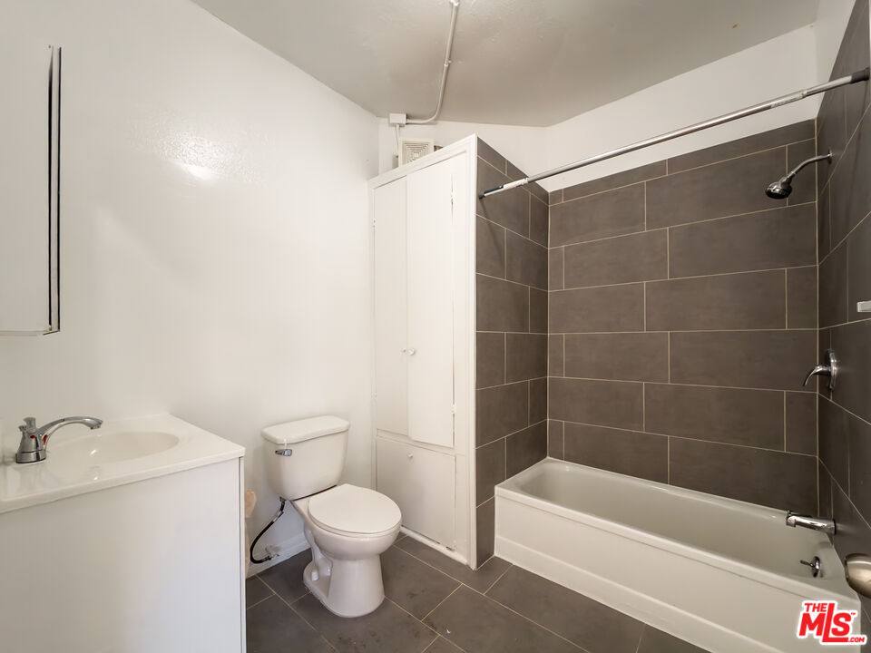 Apartment for rent at 3309 Main St #5, Los Angeles, CA 90007