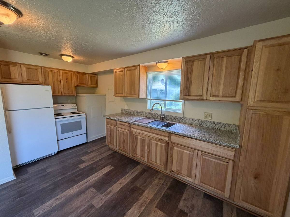 House for rent at 560 1 2 W Ash St, Lebanon, OR 97355