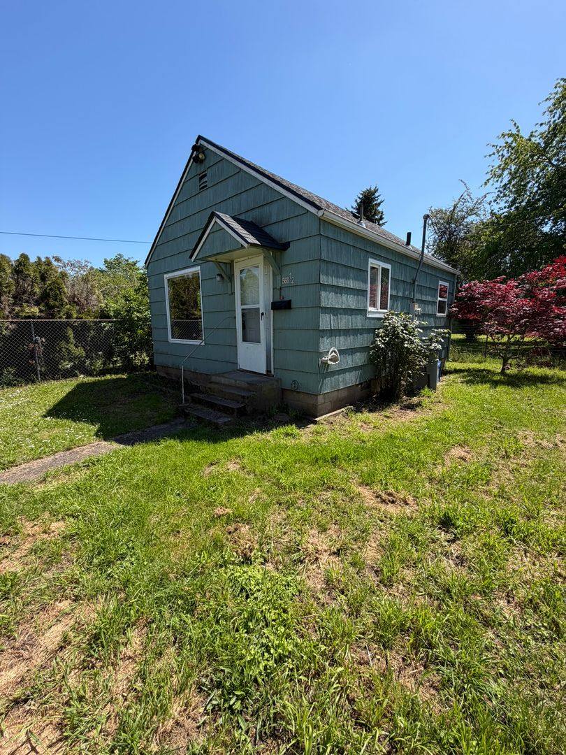 House for rent at 560 1 2 W Ash St, Lebanon, OR 97355