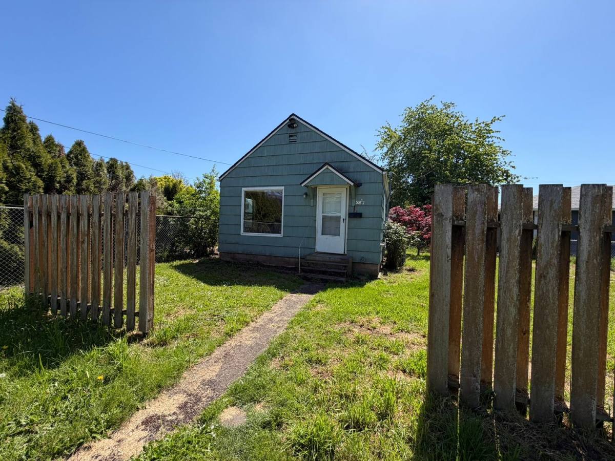 House for rent at 560 1 2 W Ash St, Lebanon, OR 97355