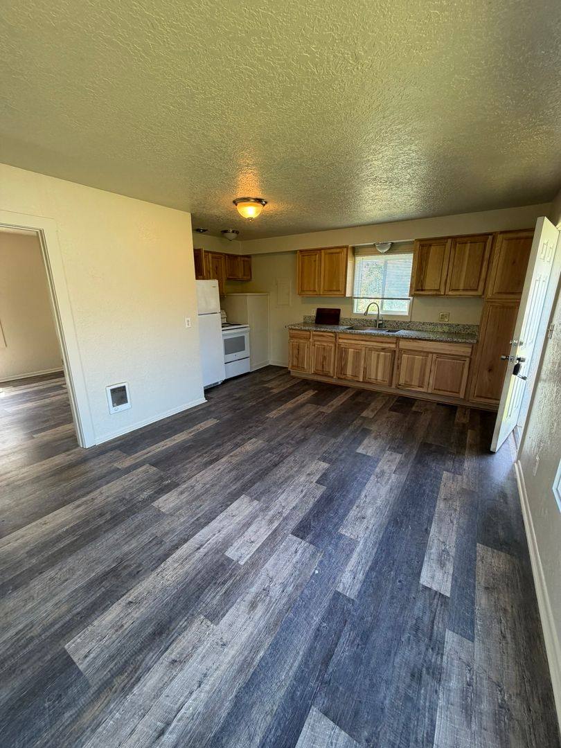House for rent at 560 1 2 W Ash St, Lebanon, OR 97355