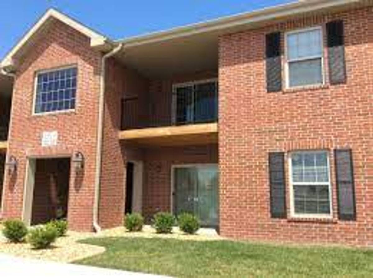 Apartment for rent at 810 N Oakwood Ave, Republic, MO 65738