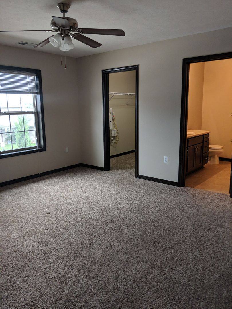 Apartment for rent at 810 N Oakwood Ave, Republic, MO 65738