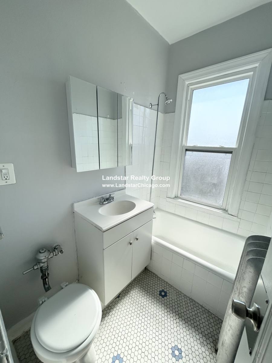Apartment for rent at 4604 N Beacon #4E, Chicago, IL 60640