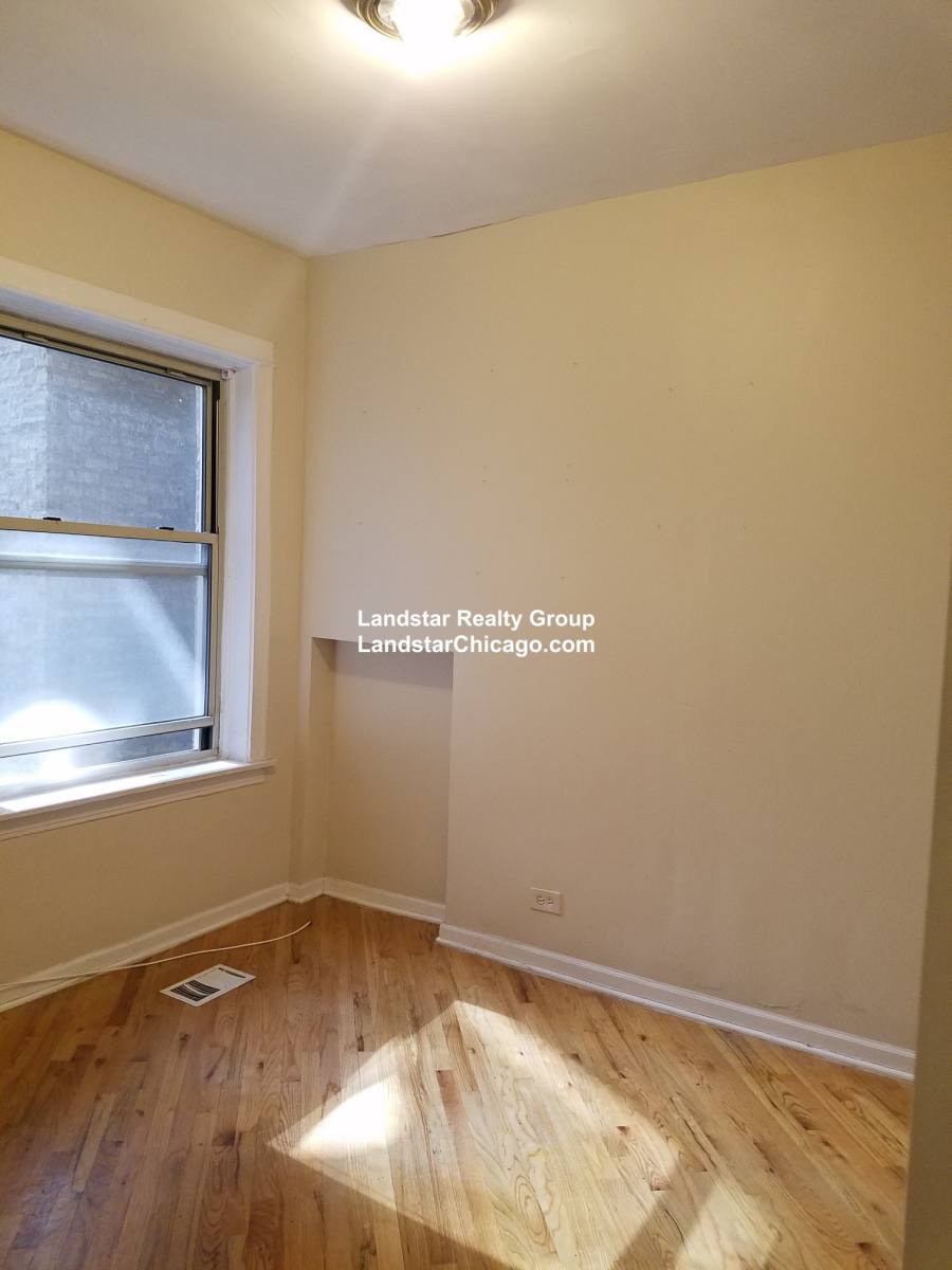 Apartment for rent at 7509 N Greenview #1, Chicago, IL 60626