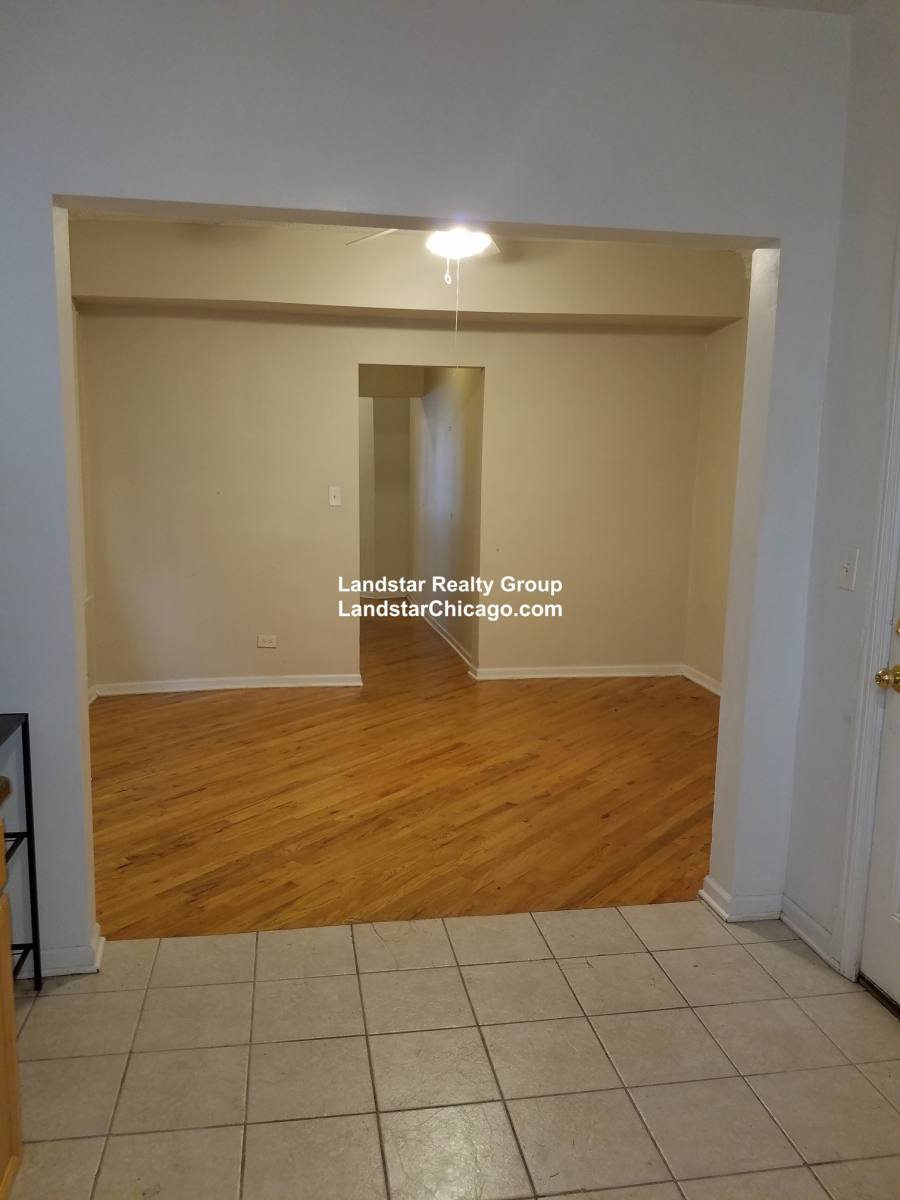 Apartment for rent at 7509 N Greenview #1, Chicago, IL 60626