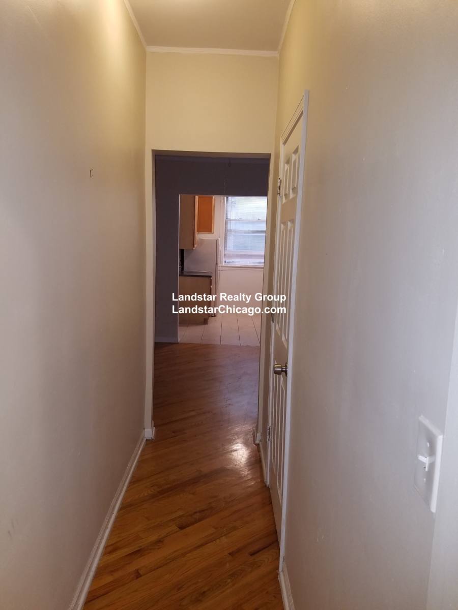 Apartment for rent at 7509 N Greenview #1, Chicago, IL 60626