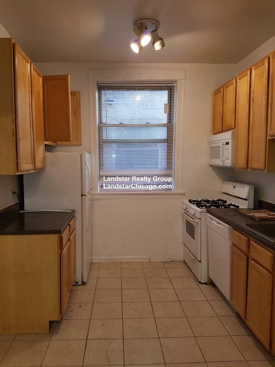 Apartment for rent at 7509 N Greenview #1, Chicago, IL 60626