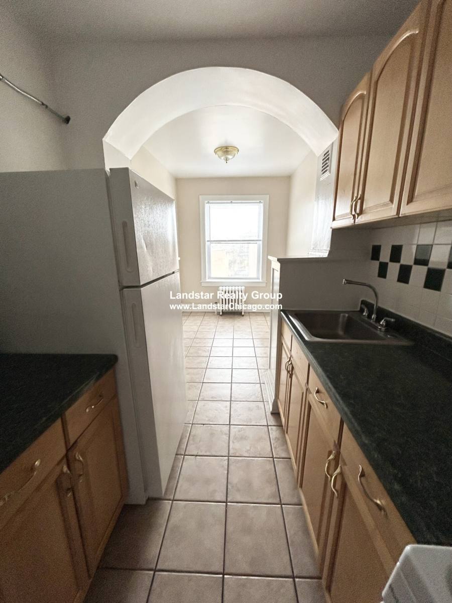 Apartment for rent at 1333 W Birchwood #409, Chicago, IL 60626