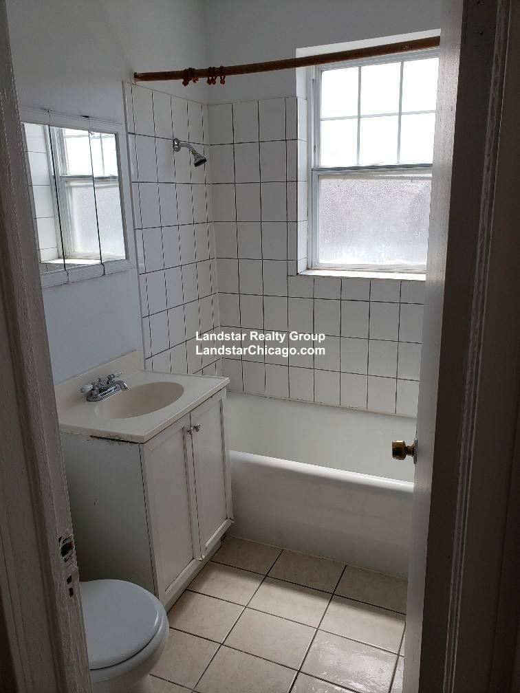 Apartment for rent at 6300 N Oakley #3, Chicago, IL 60659