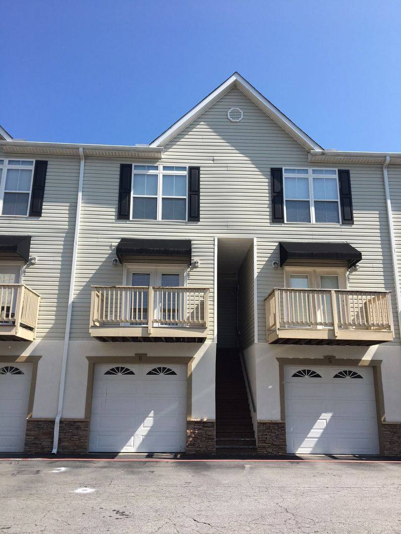 Townhouse for rent at 103-10 Pickens St, Clemson, SC 29631