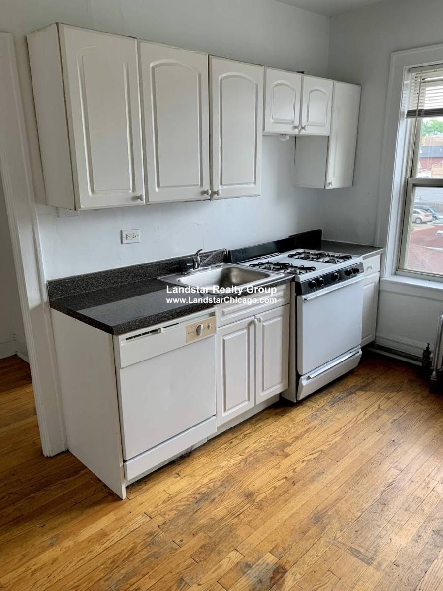 Apartment for rent at 2853 W Berteau #2, Chicago, IL 60618