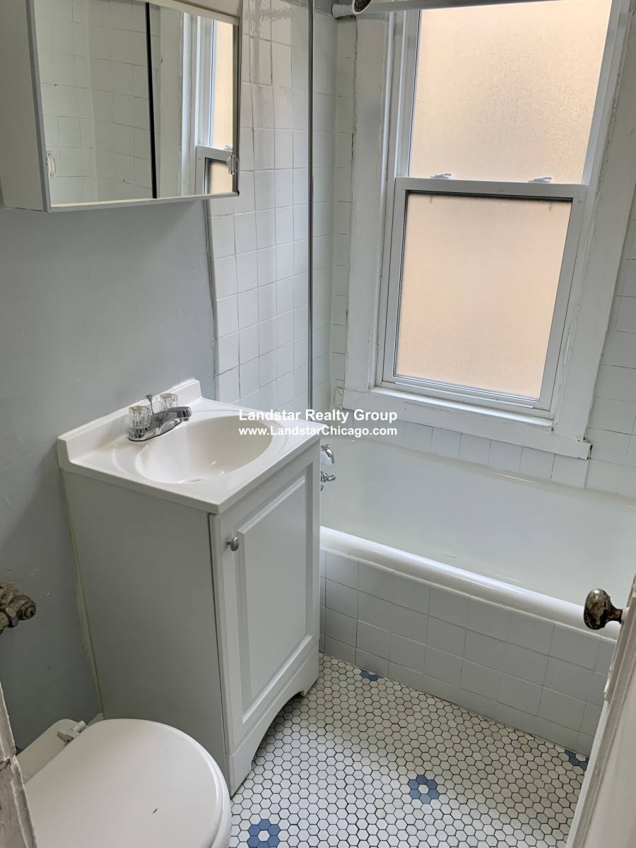 Apartment for rent at 4606 N Beacon #3A, Chicago, IL 60640