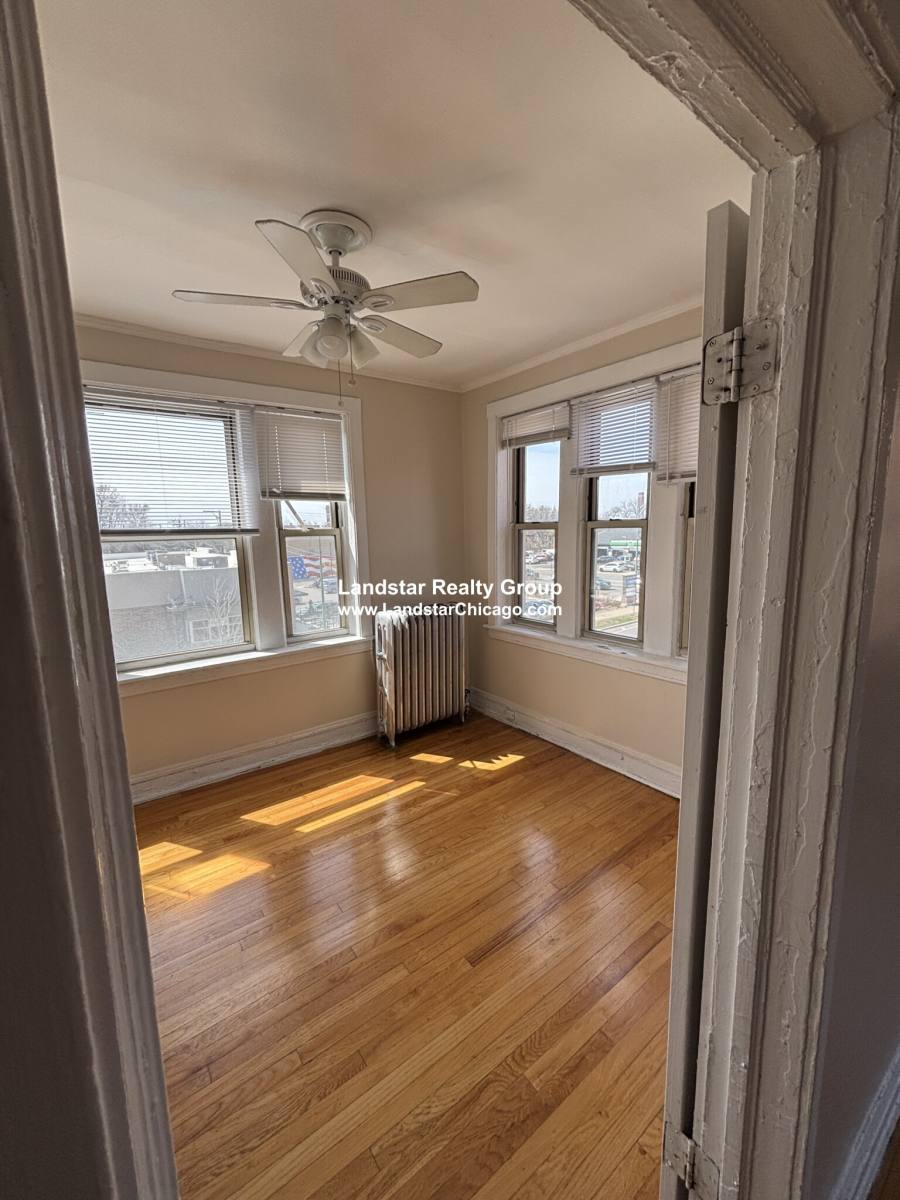 Apartment for rent at 2342 W Touhy #3A, Chicago, IL 60645