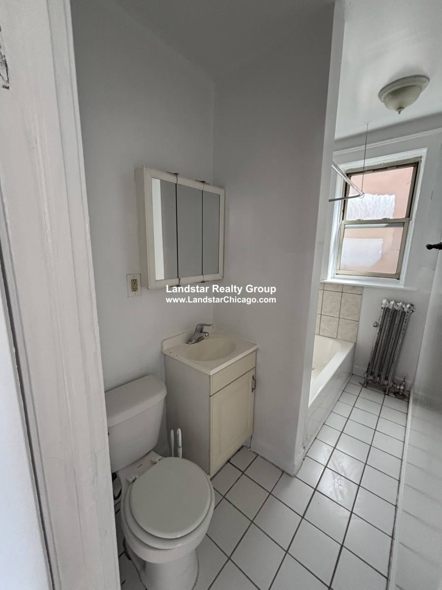 Apartment for rent at 2342 W Touhy #3A, Chicago, IL 60645