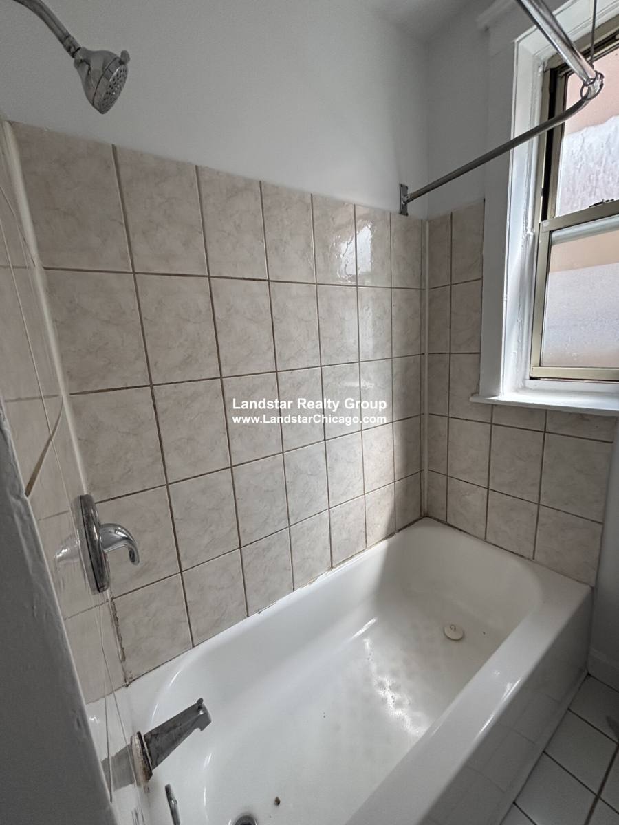 Apartment for rent at 2342 W Touhy #3A, Chicago, IL 60645