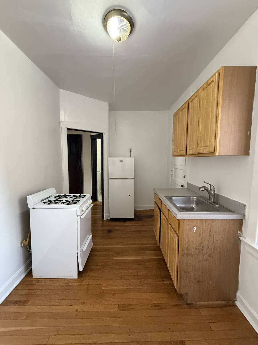 Apartment for rent at 7735 N Sheridan #2, Chicago, IL 60626