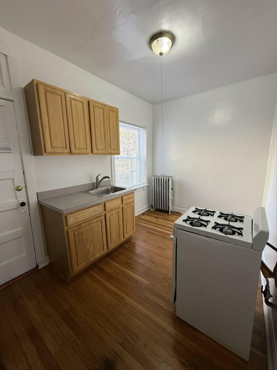 Apartment for rent at 7735 N Sheridan #2, Chicago, IL 60626
